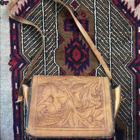 Vintage Leather Embossed Bag - Picture 5 of 5